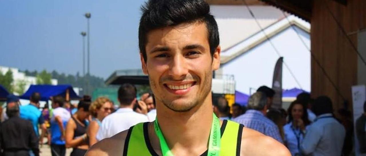 El triatleta portugués Rafael S.A., de 23 años de edad y natural de Barcelos, cuyo cuerpo apareció sin vida flotando en el Miño hacia Vilanova de Cerveira.