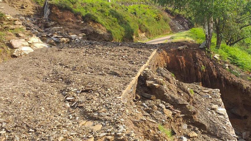 El punto afectado en la pista de acceso a los núcleos rurales