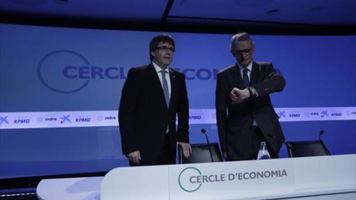 Carles Puigdemont y Antón Costas, presidente del Cercle d'Economia, ayer, en Sitges.