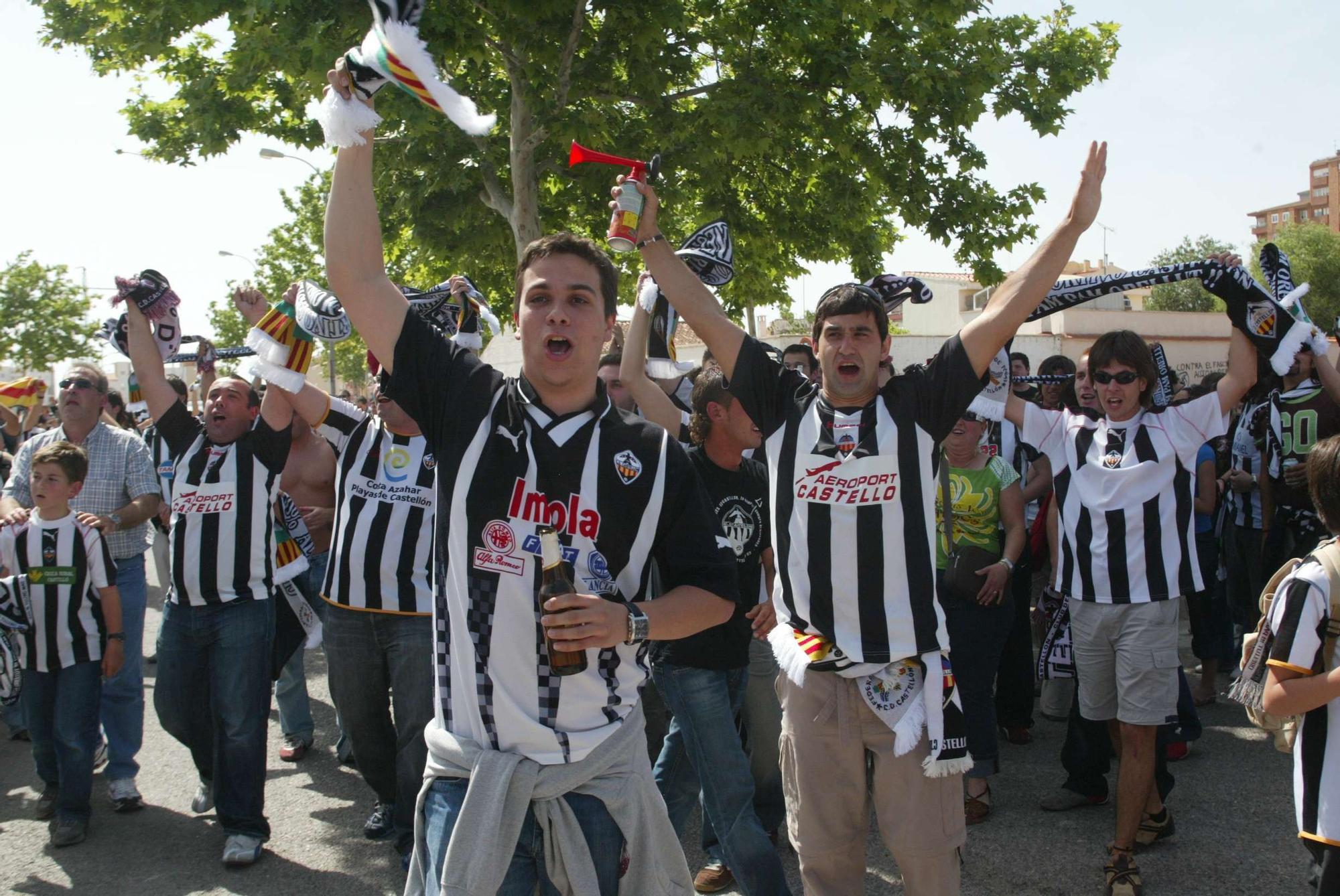 Así fue el multitudinario desplazamiento a Albacete de la afición del Castellón en 2006