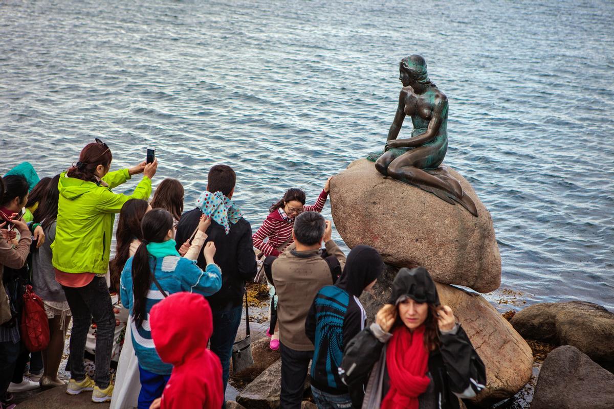 La estatua de La Sirenita, del escultor Edvard Eriksen