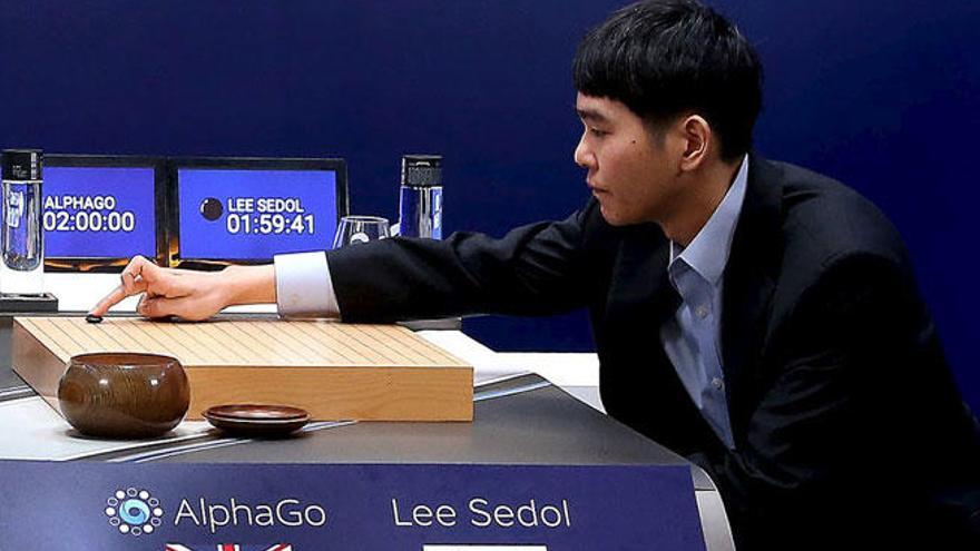 AlphaGo vence al campeón del &#039;go&#039; Lee Se-dol.