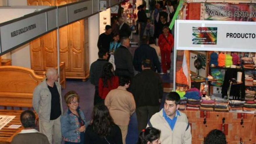 Asistentes a la Feria de Muestras de Vegadeo.