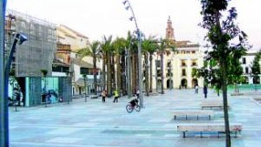 Ecija se inspira en Las Tendillas para redecorar su plaza del Salón