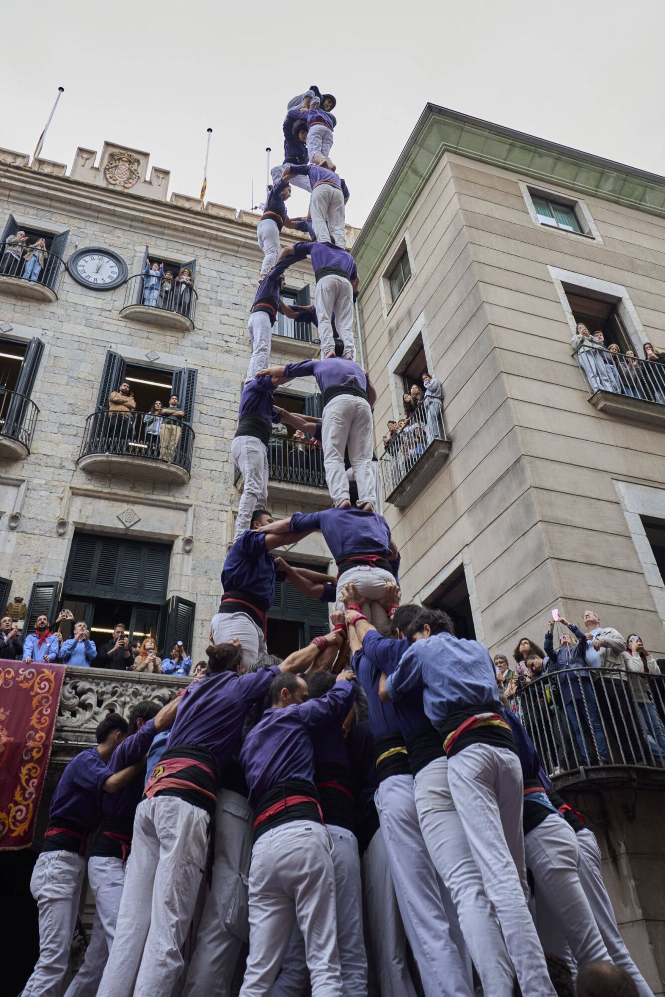 Diada Cartelera amb Els Marrecs de Salt, Capgrossos i Minyons de Terrassa a la plaça del Vi.
