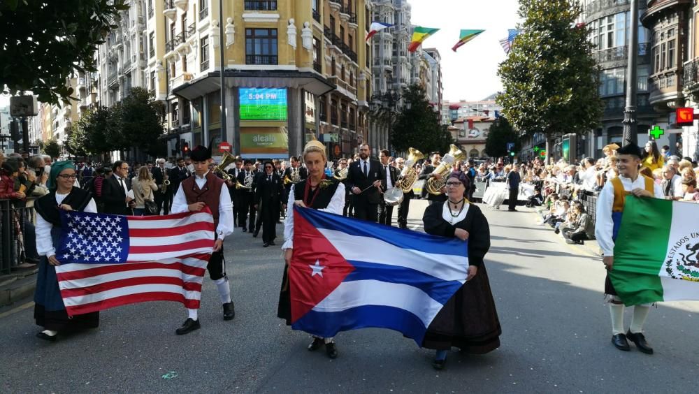 Oviedo celebra el desfile del Día de América en Asturias