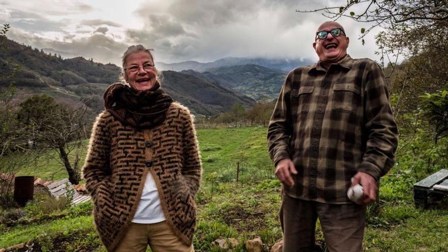 El siciliano que elabora sidra y la alemana que cocina fabada: Asturias &quot;recluta&quot; nuevos aldeanos en otros países