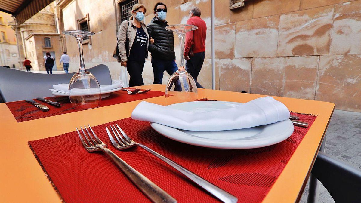 Imagen de archivo de un restaurante junto a la Catedral de Murcia.
