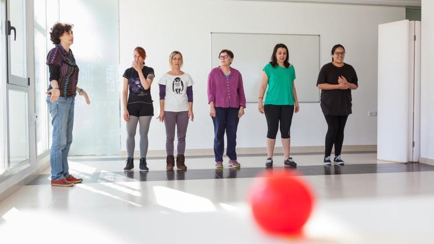 Patricia Pardo imparte un curso de técnica de clown en Mislata