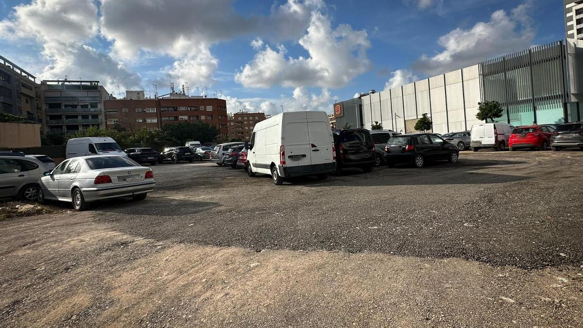 La zona de aparcamiento ya acondicionada
