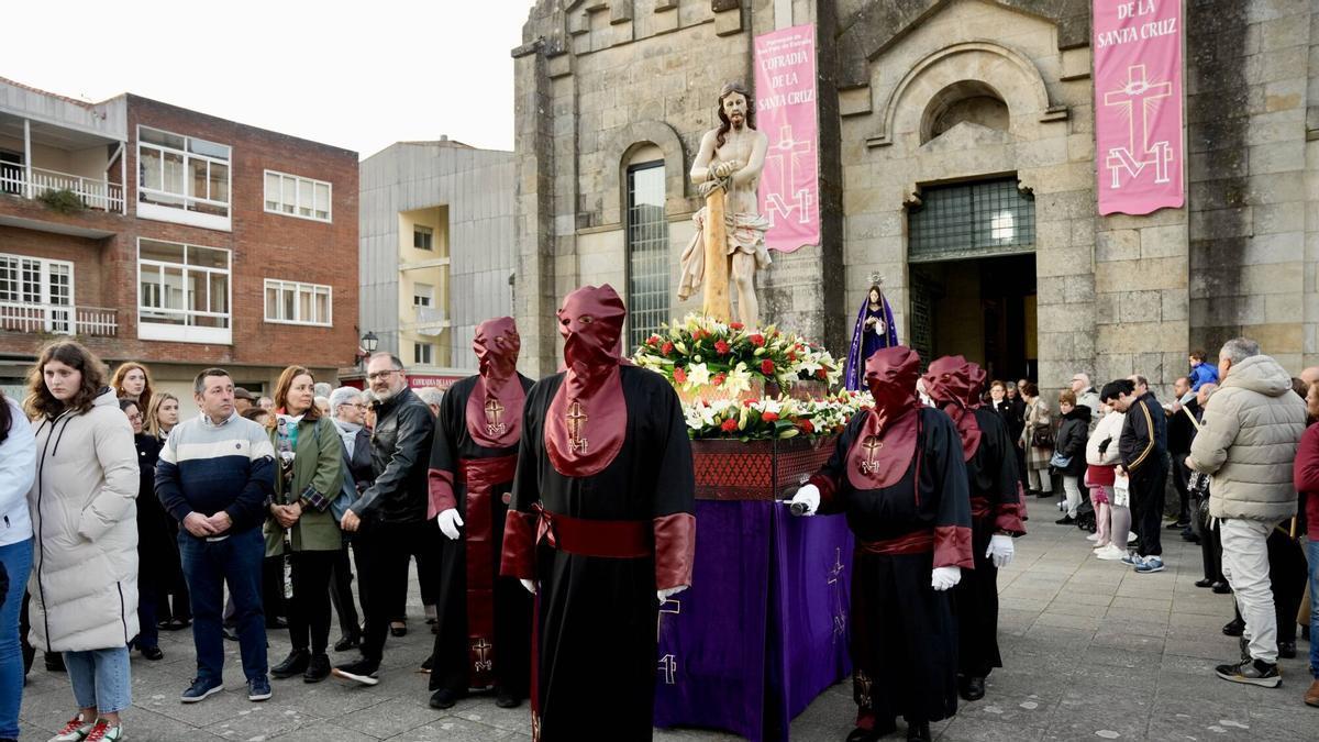 Humildad en el altar y fervor en las calles de las comarcas de Deza y Tabeirós