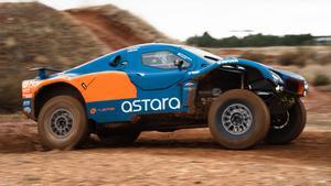 Carlos Checa, durante un test a bordo del Astara 01 Concept para el Dakar 2023