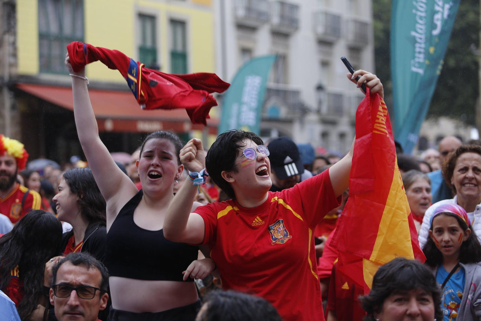 Gijón se vuelca (pese a la lluvia) animando a España en la final del Mundial de fútbol femenino