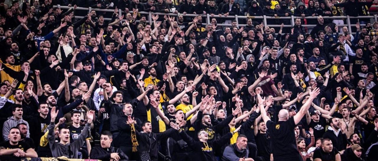 La afición del AEK de Atenas es una de las más ruidosas y más «calientes» de toda Europa, con un grupo de ultras muy problemáticos.