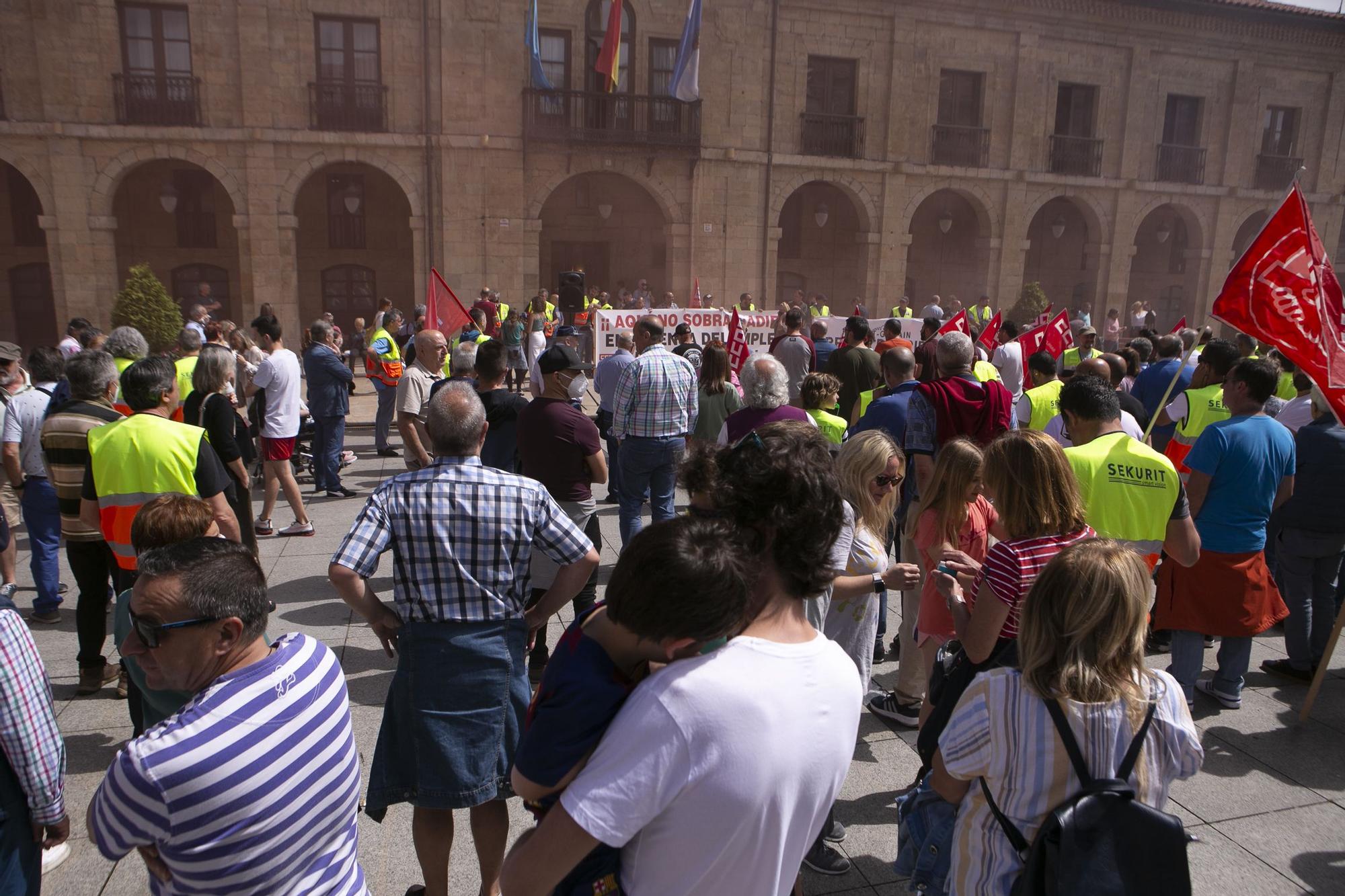 Los trabajadores de Saint-Gobain salen a la calle para frenar los despidos en Avilés