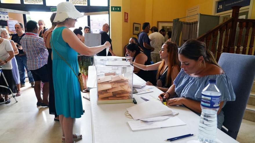 El bipartidismo remonta en Andalucía respecto a 2019 con 745.000 votos más