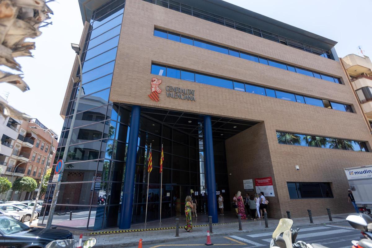 El edificio que alberga los juzgados de lo Mercantil en Alicante.
