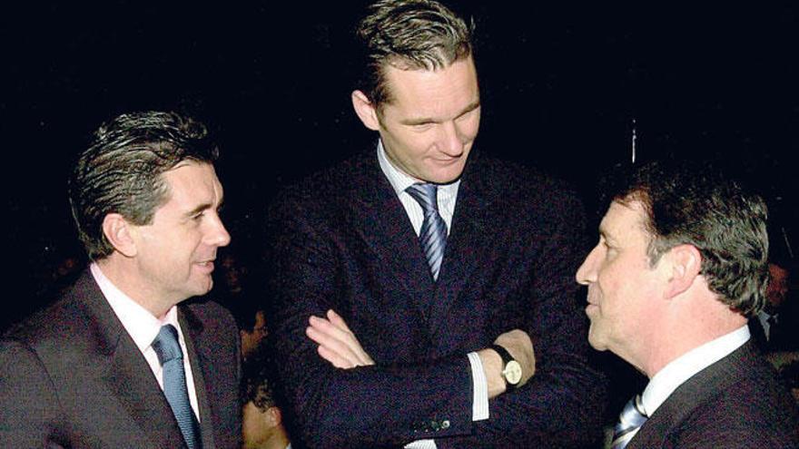 Matas, Urdangarin y Echavarri, este último era el director del equipo ciclista Illes Balears.
