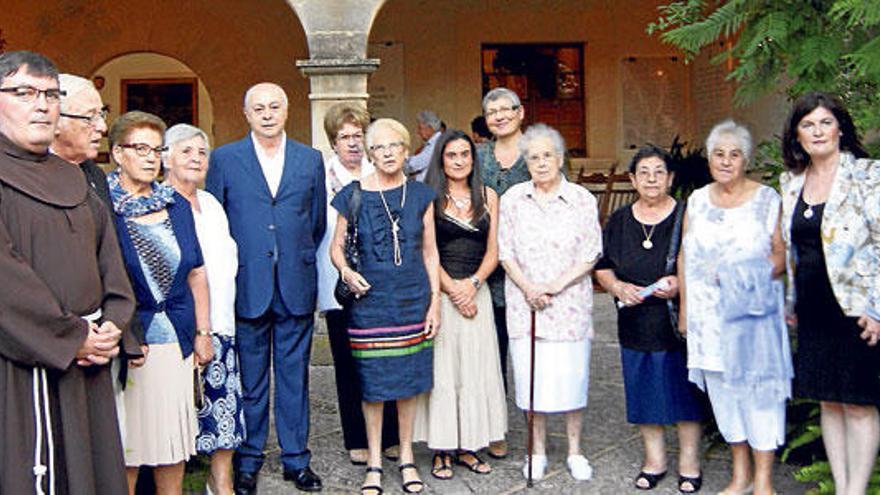 La Fundació Amics del Patrimoni homenajea a diez mujeres de Petra en el museo