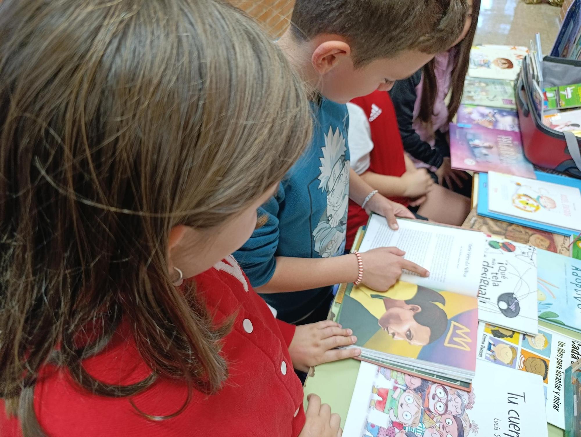 En Llanera los libros viajan en una maleta