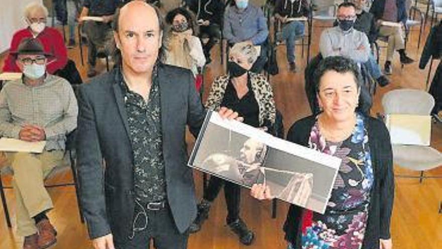 Carlos Núñez y Rosario Álvarez, ayer, en la presentación.