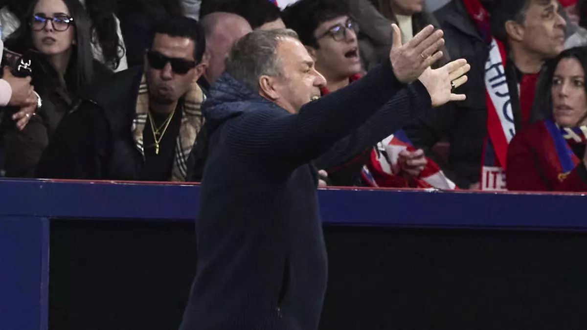 Flick, contra el arbitraje: "¿7 minutos para ver algo? Venga ya..."