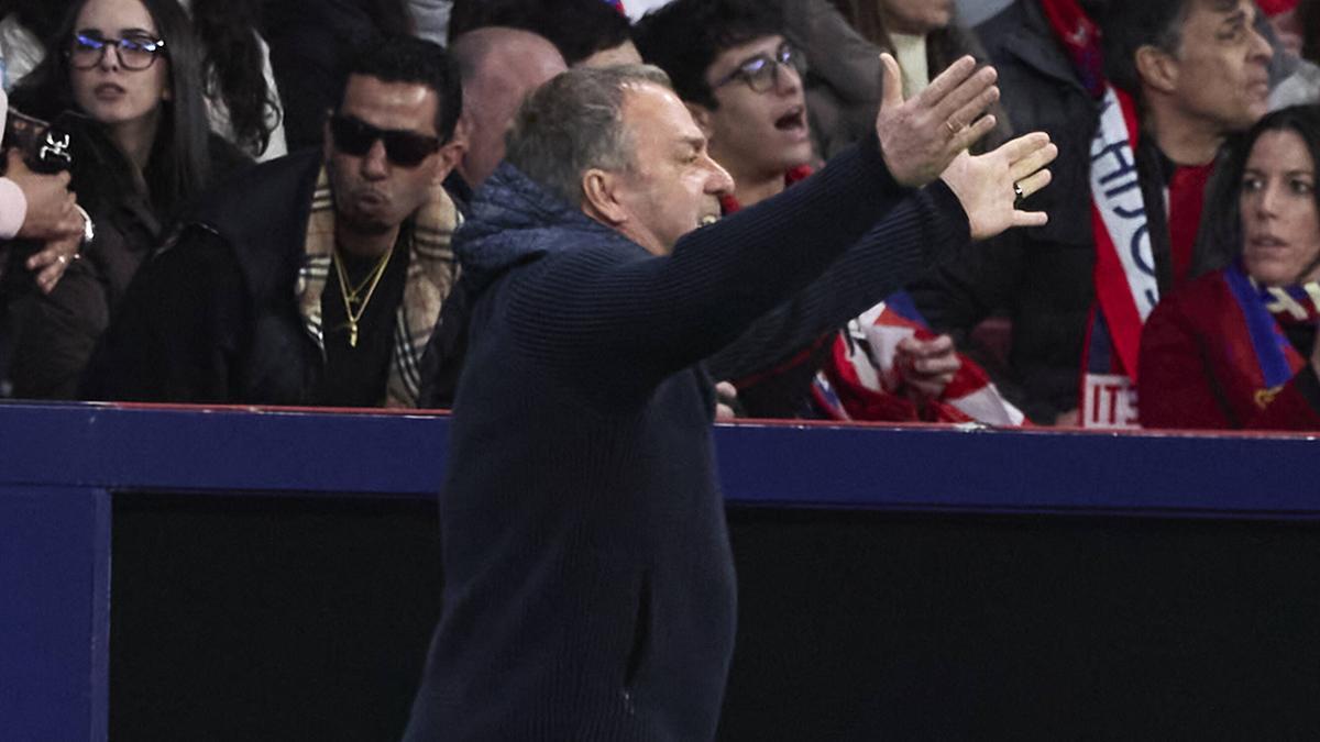 Hansi Flick protesta durante la semifinal de la Copa del Reu ante el Atlético