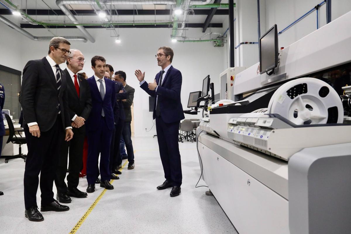 El consejero de Industria participa en la inauguración de las nuevas instalaciones de Indra Group en Málaga