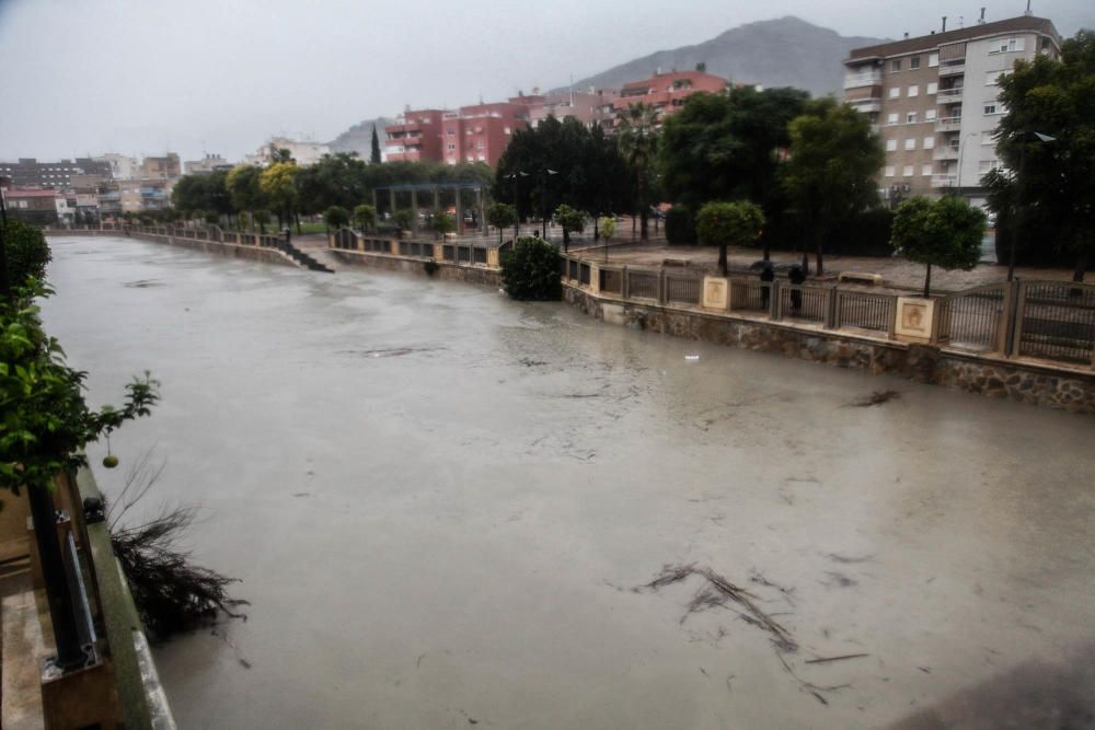 El Segura, a punto de desbordarse en Orihuela