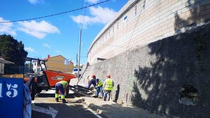 Fotografía de las obras en el pabellón polideportivo de Forcarei.