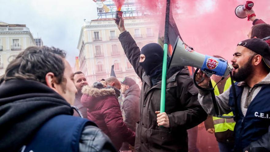 Los taxistas madrileños acampan en la Puerta del Sol