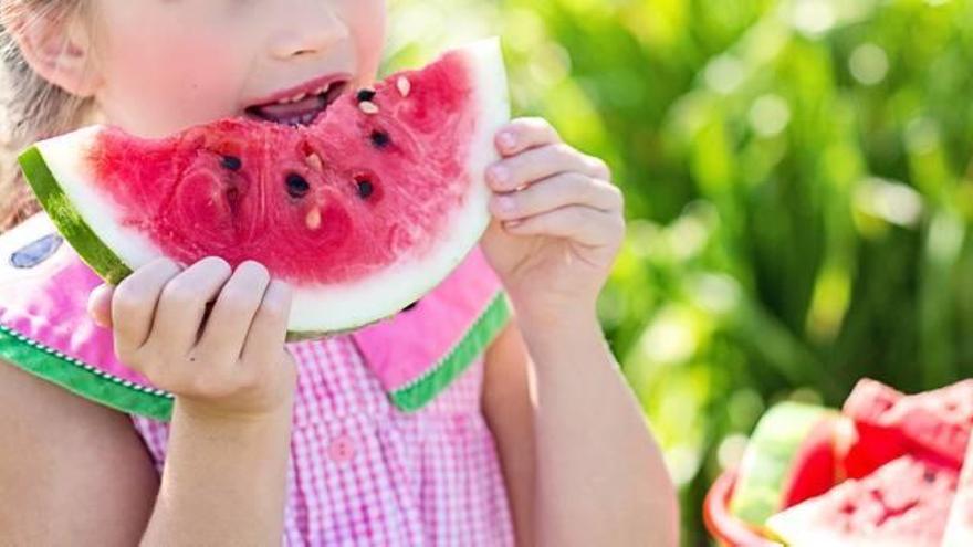 Les escoles fomenten el consum de fruita i llet