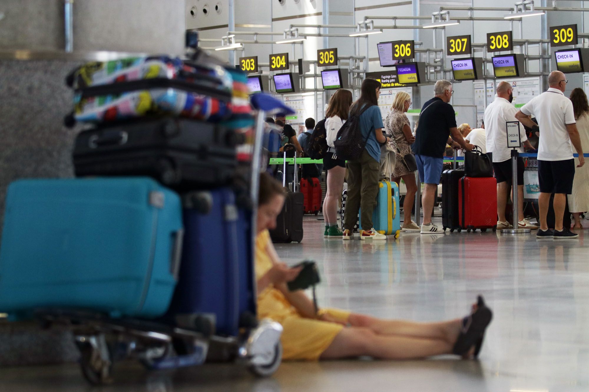 Comienzo de las vacaciones de verano en el aeropuerto de Málaga.