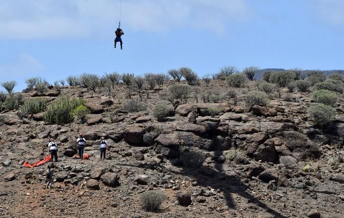 10/04/2019 SAN BARTOLOME DETIRAJANA. Simulacro accidente aéreo del Ejercito del Aire.  Fotógrafa: YAIZA SOCORRO.  | 10/04/2019 | Fotógrafo: Yaiza Socorro