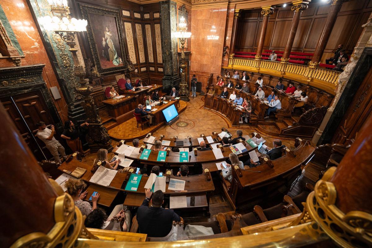 BARCELONA 27/06/2025 Barcelona. , Imágenes de la sala de Plenos del Ayuntamiento de Barcelona. FOTO de ZOWY VOETEN