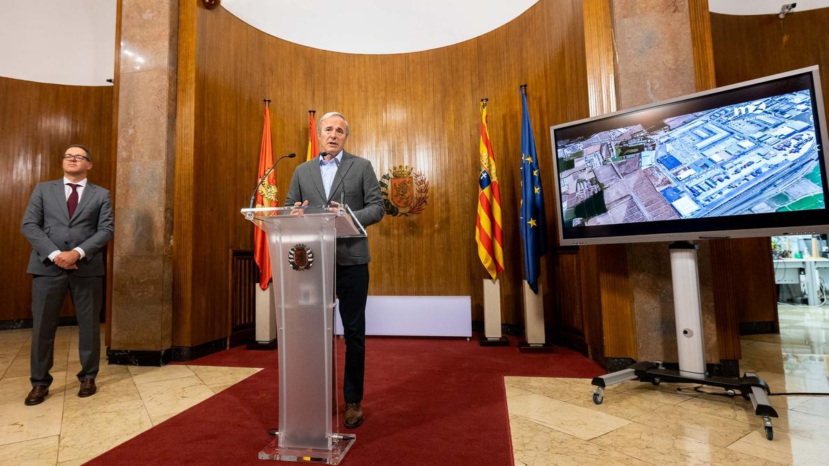 El alcalde de Zaragoza, Jorge Azcón, en la presentación del proyecto este miércoles en el ayuntamiento.
