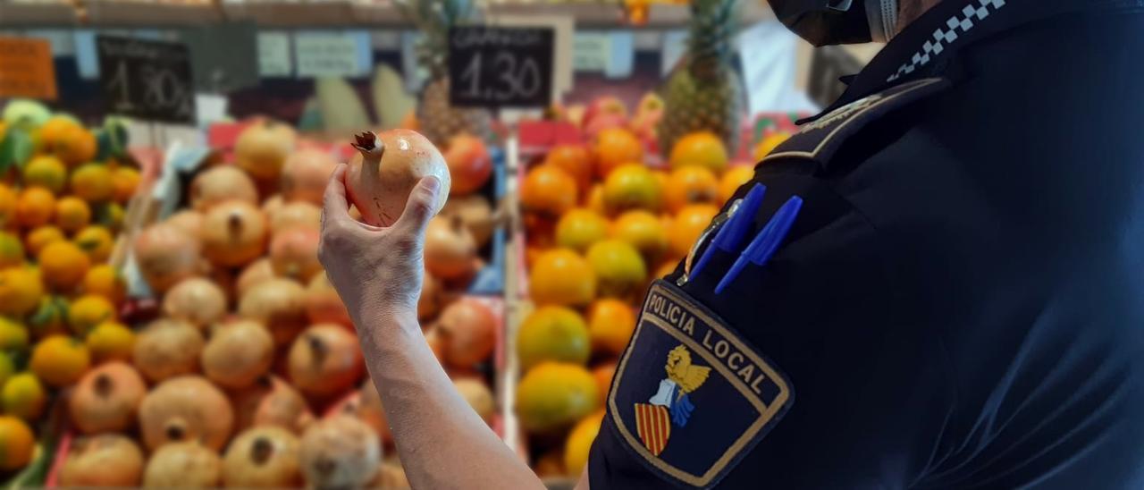 Inspección de la Policía Local en fruterías de Elche.