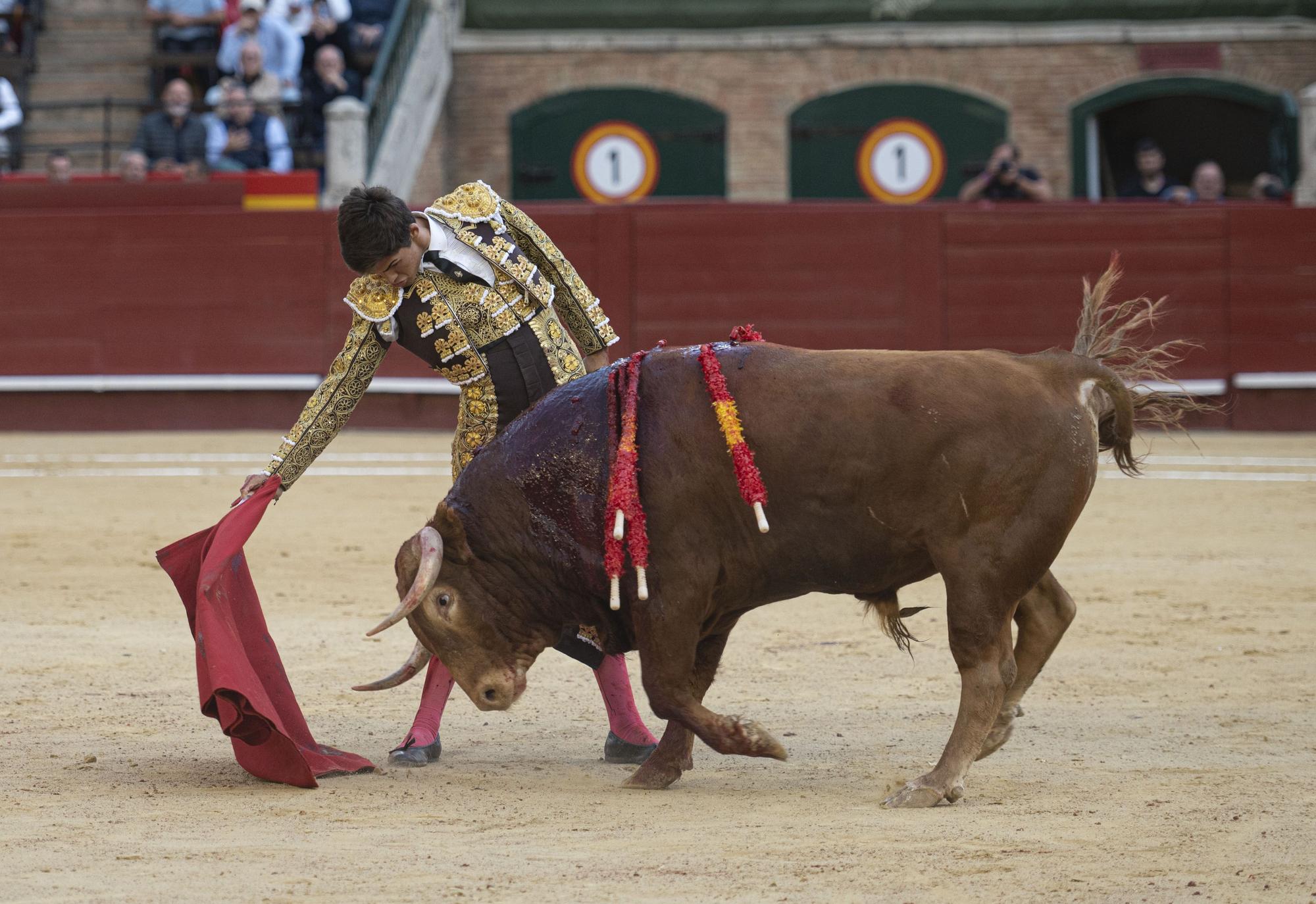 La puerta grande de Nek Romero en València, en imágenes