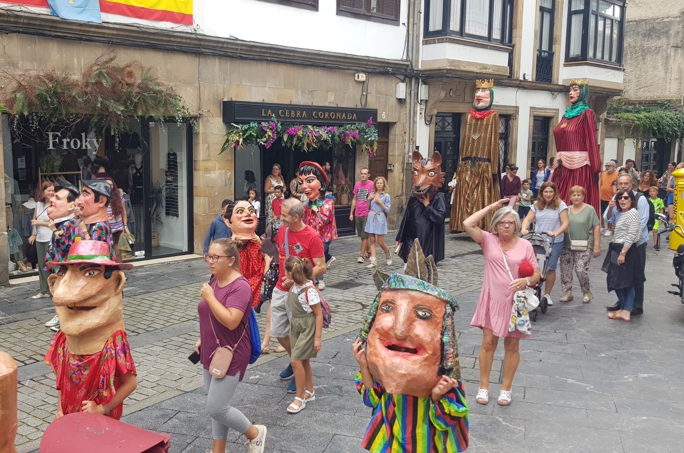 Lunes de Portal y Concurso de Sidra Natural de Villaviciosa: así vive la capital del concejo sus fiestas