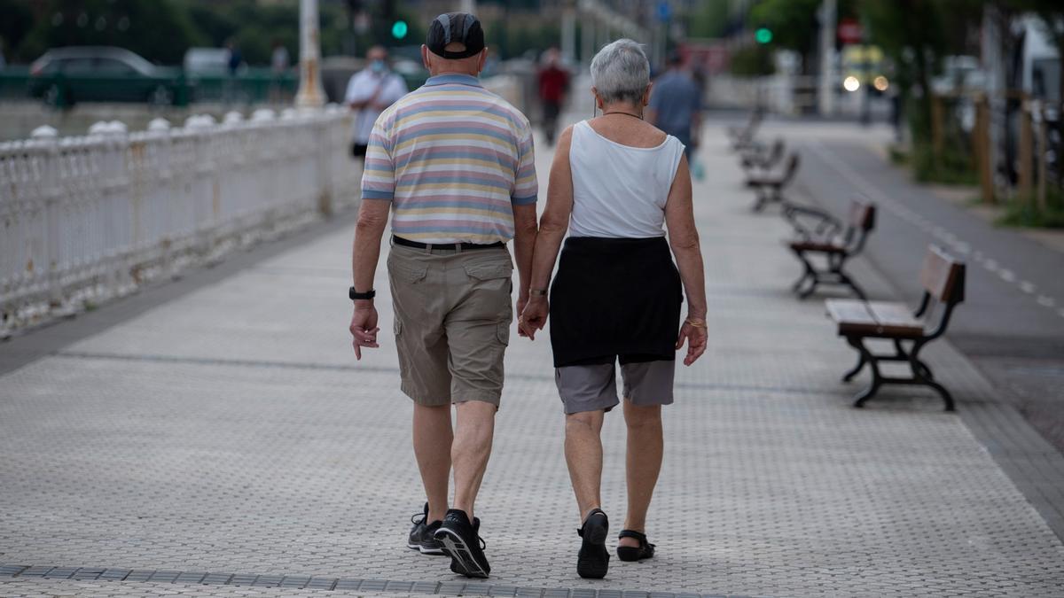 Los entrenadores ya coinciden: "Caminar 1 hora 7 días a la semana con un ritmo de paseo de abuelo son 75.000 calorías al año".