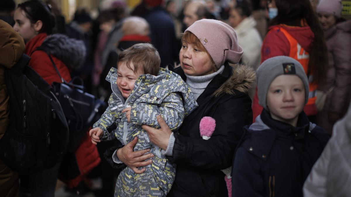 Hasta un millón de refugiados han cruzado la frontera de Ucrania huyendo de las bombas.