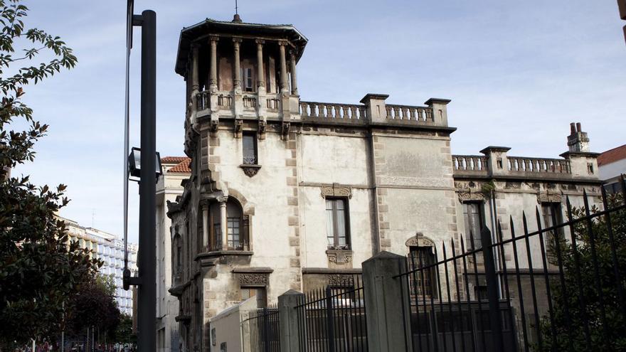 El palacete de Gijón (obra de Manuel del Busto) que sale de nuevo a la venta: todavía no se conoce su precio, pero superará el millón de euros