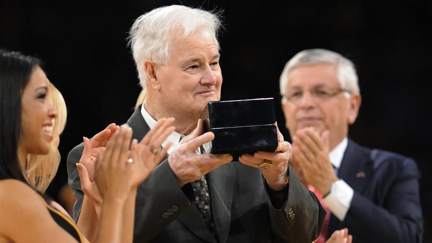 Fallece Tex Winter, creador del triángulo ofensivo de los Chicago Bulls