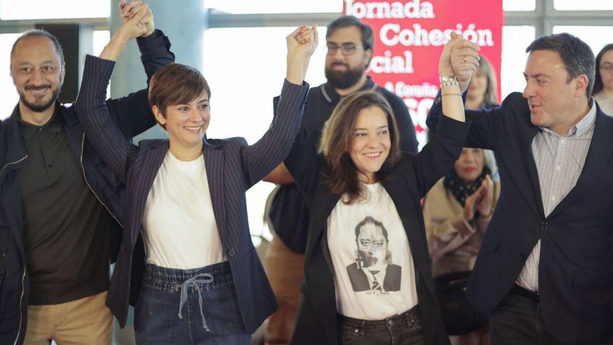Formoso junto a Inés Rey, Isabel Rodríguez y Alfonso Rodríguez Gómez de Celis. |   // CABALAR