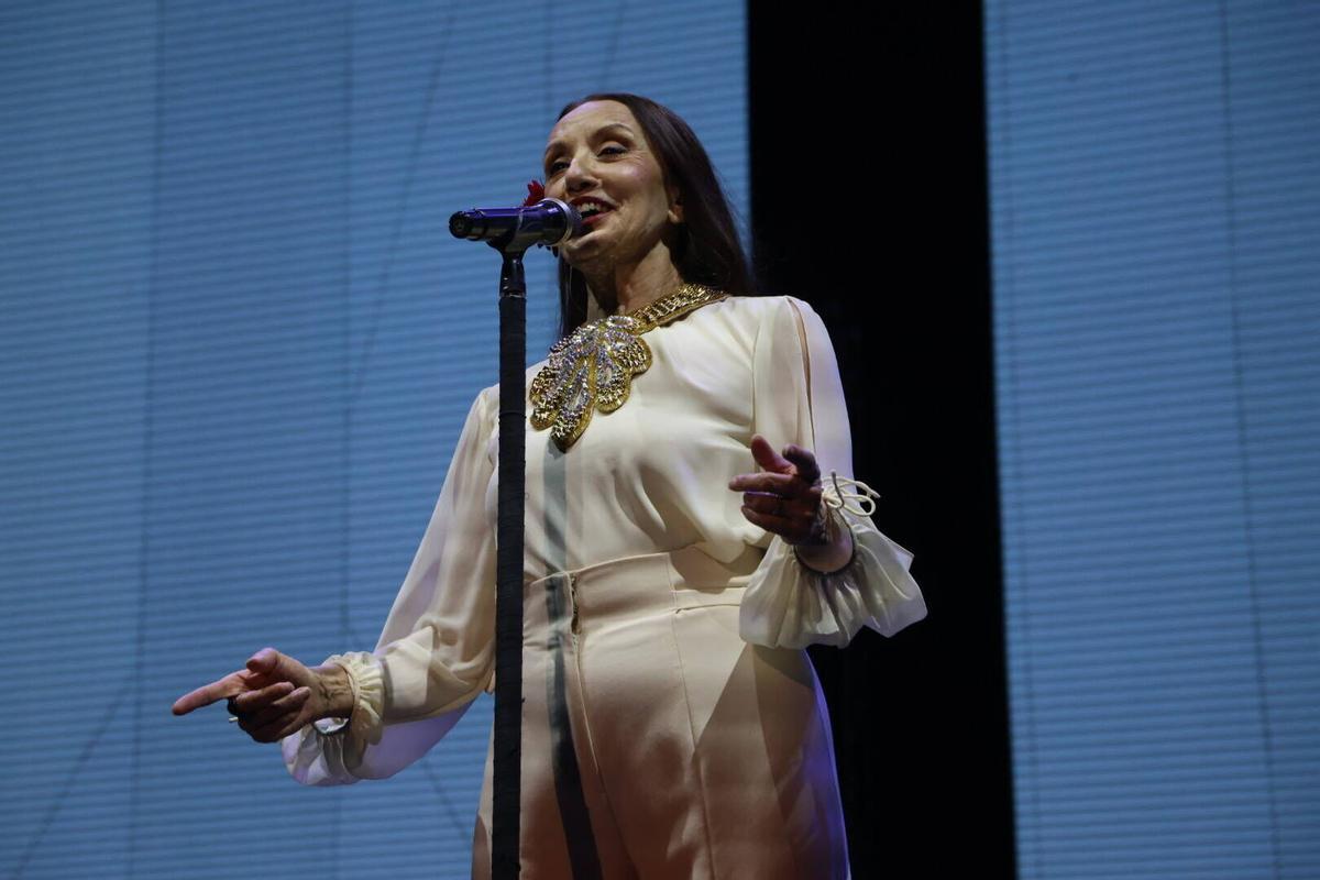 Luz Casal emociona a la Axerquía en una noche para el recuerdo