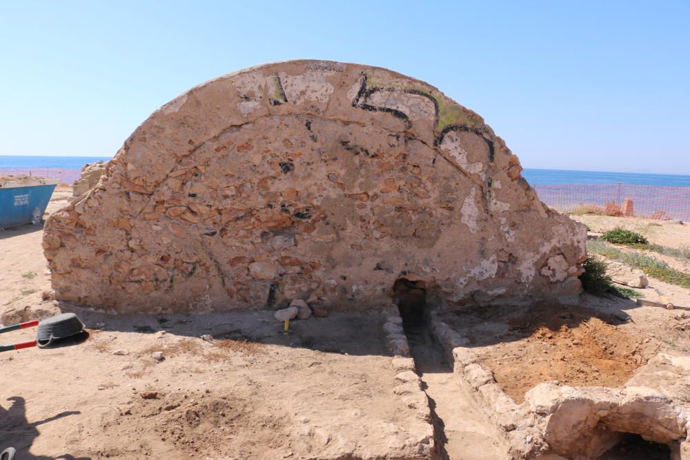 Visita de técnicos y ediles del gobierno local a la excavación del refugio