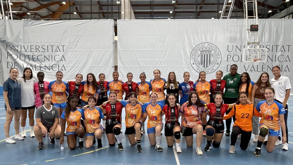 El gran nivel que tienen las deportistas valencianas se pudo comprobar durante la celebración del I Torneo de Deporte Femenino Nosotras Deportistas - UPV. Participantes en balonmano.