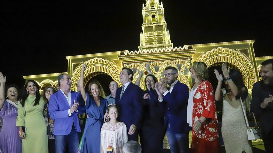 El alcalde defiende el adelanto de la alumbrado de la Feria: &quot;Hemos dado realidad oficial a lo oficioso&quot;