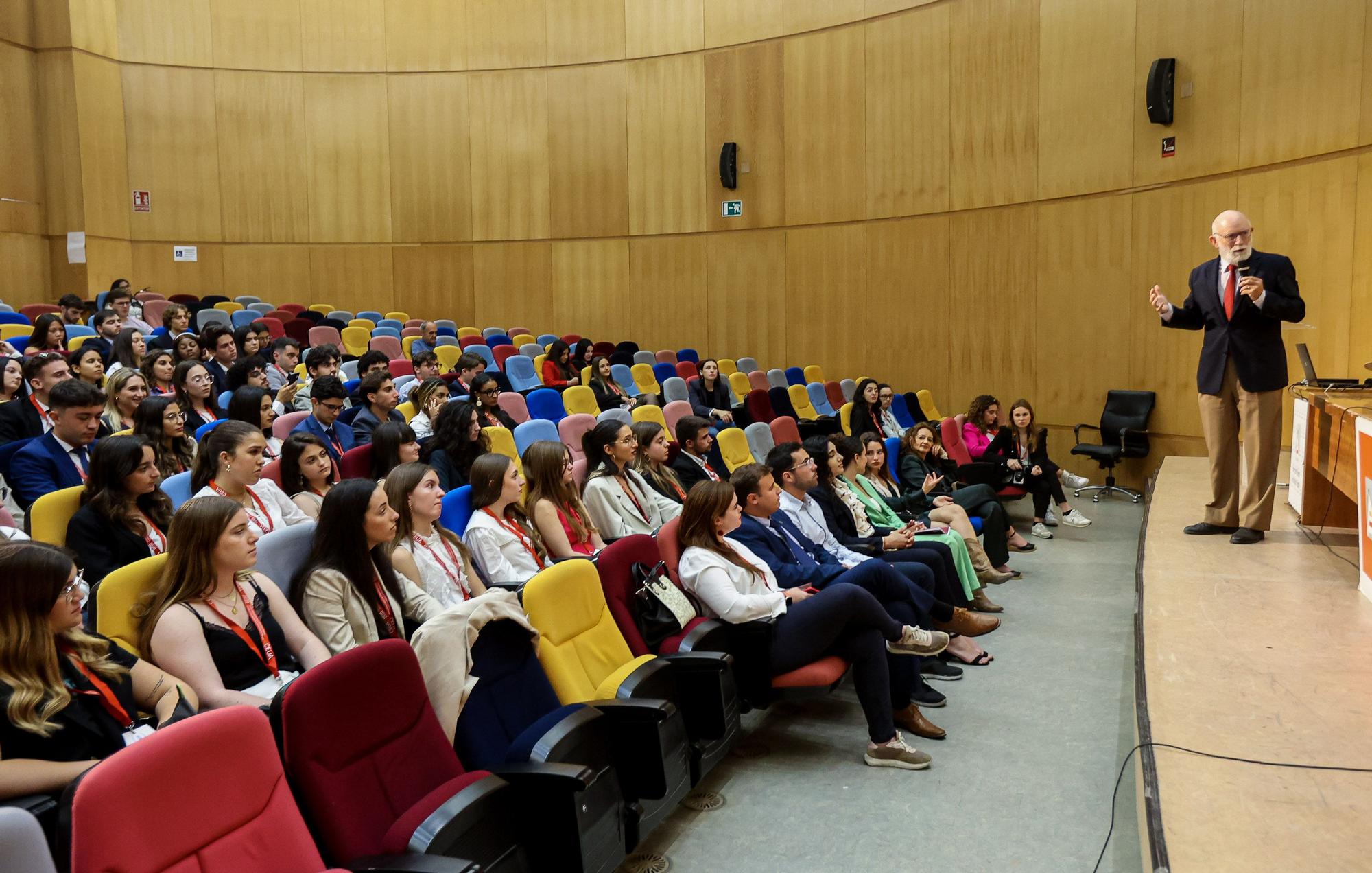 Una pequeña ONU en la Universidad de Alicante