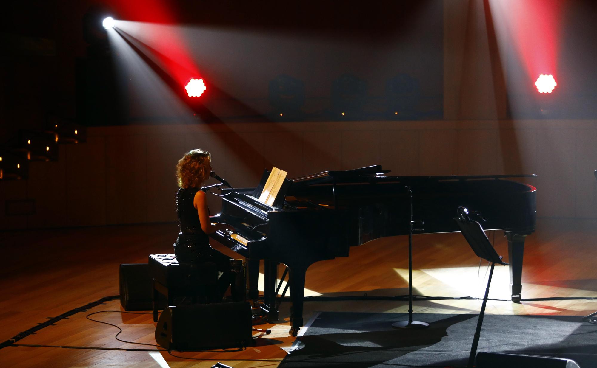 Concierto de Dulce Pontes en la sala Mozart del Auditorio de Zaragoza